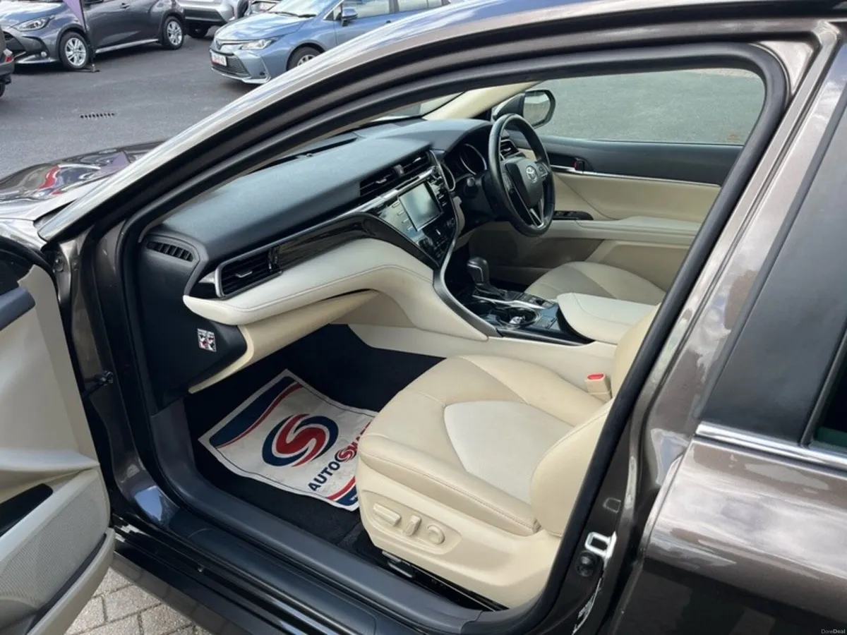Toyota Camry CAMRY HYBRID SOL - Image 6