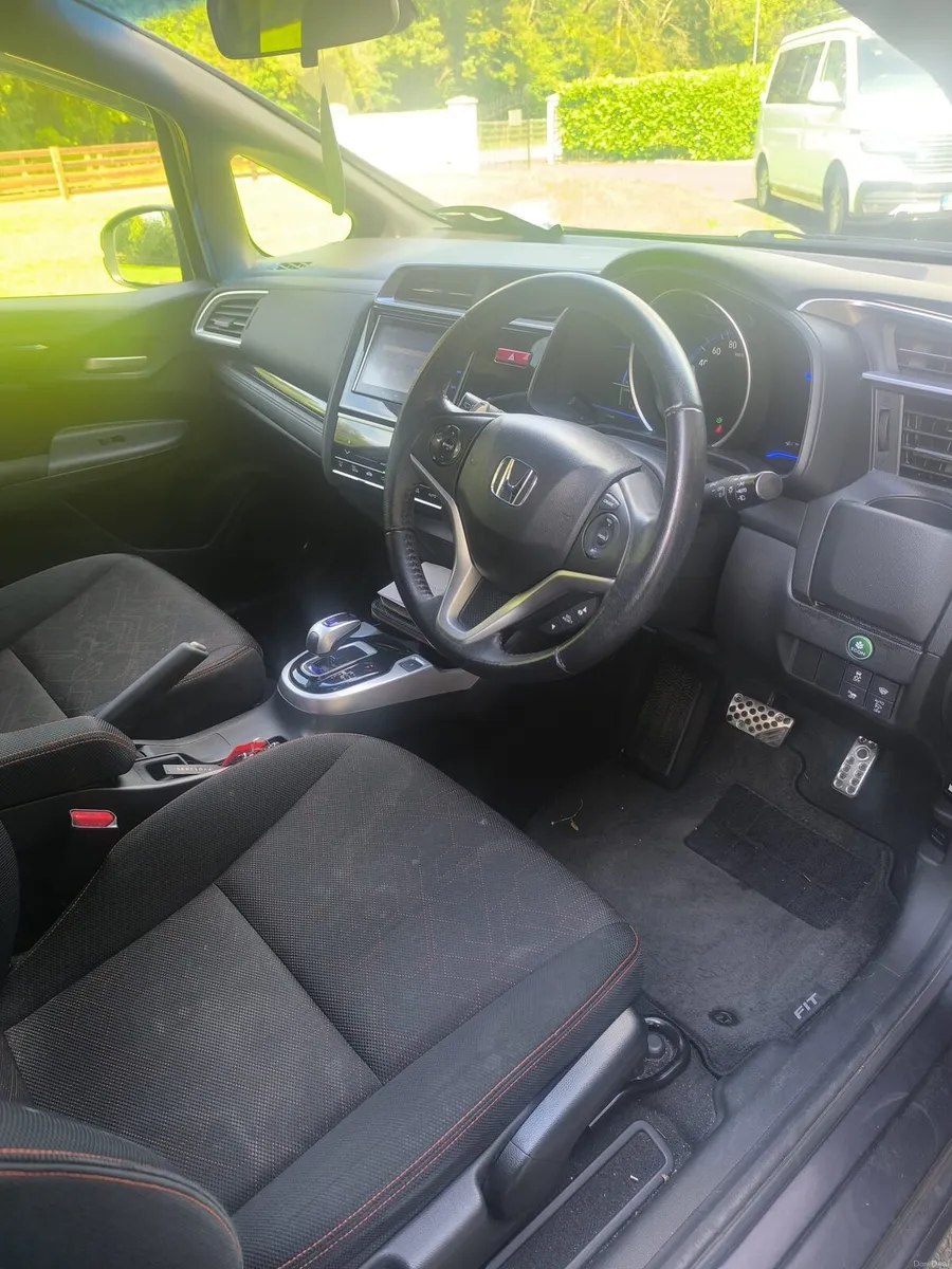 151 HONDA FIT HYBRID AUTOMATIC - Image 3