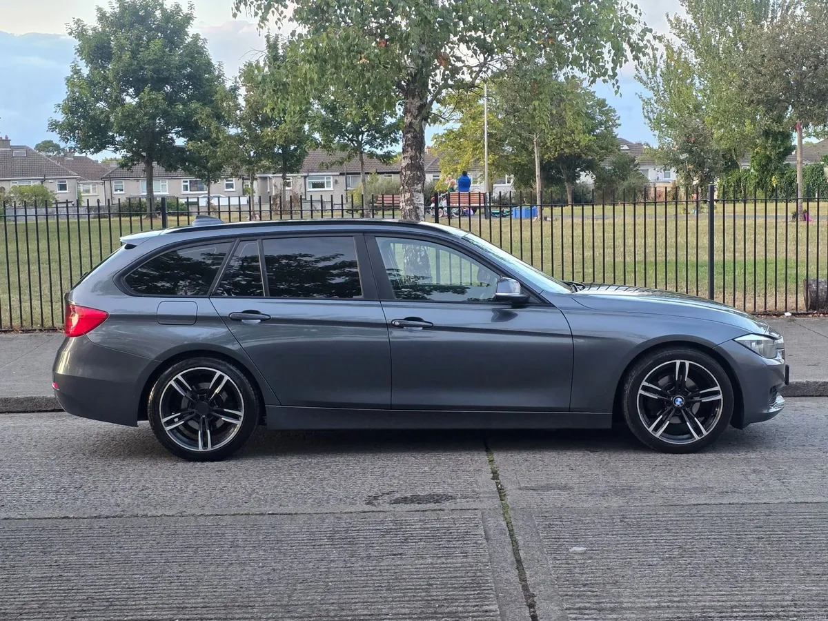 BMW 3-Series 2013 touring est - Image 2