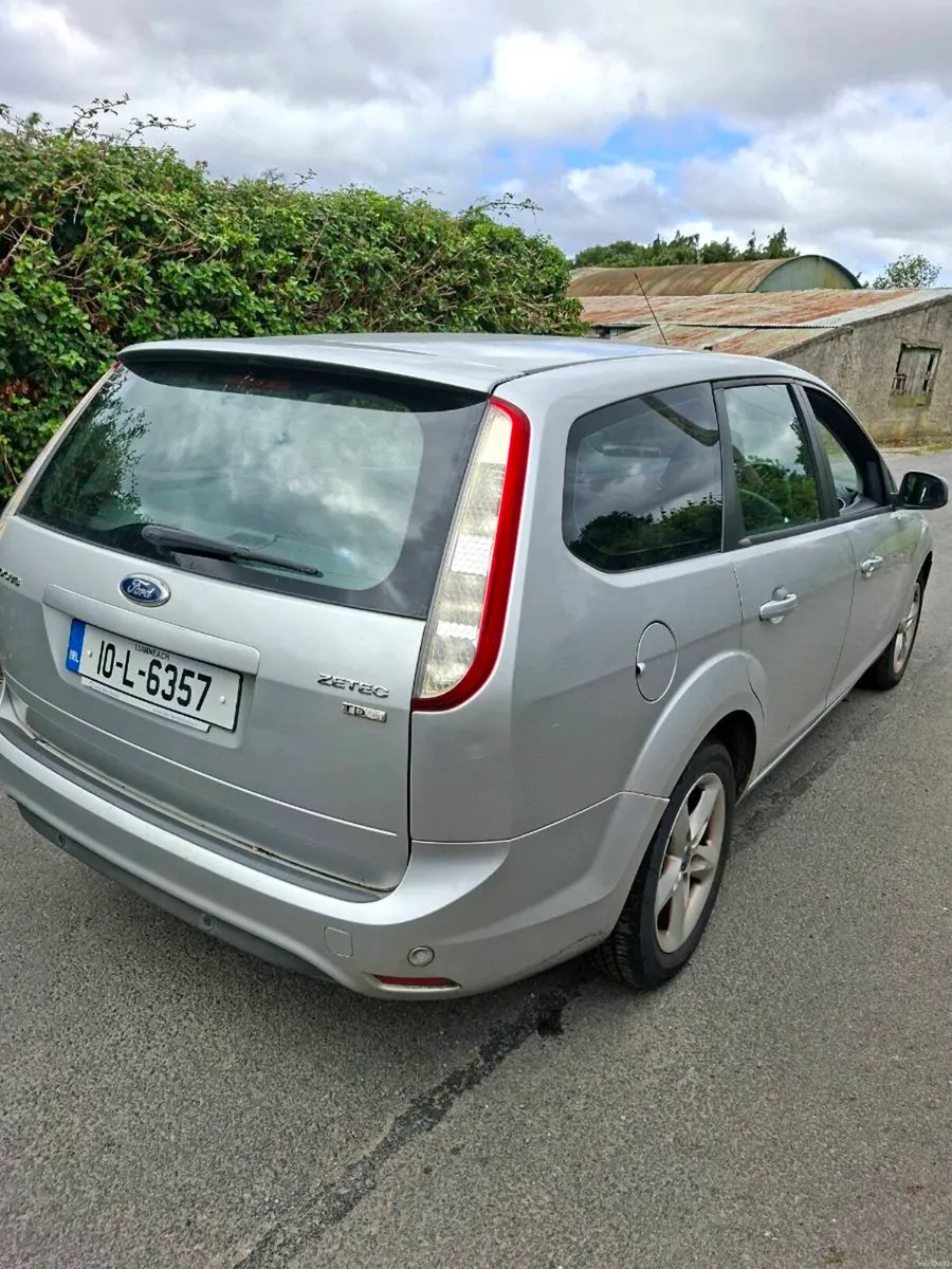 FORD FOCUS 2010 ESTATE 1 OWNER - Image 4