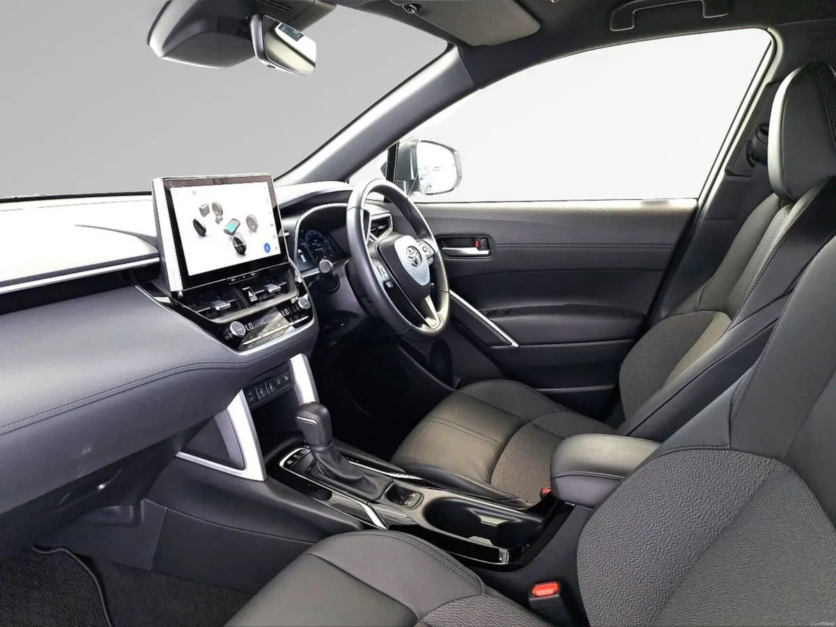 Toyota Corolla Cross Z HYBRID AUTO Panoramic Glass - Image 4