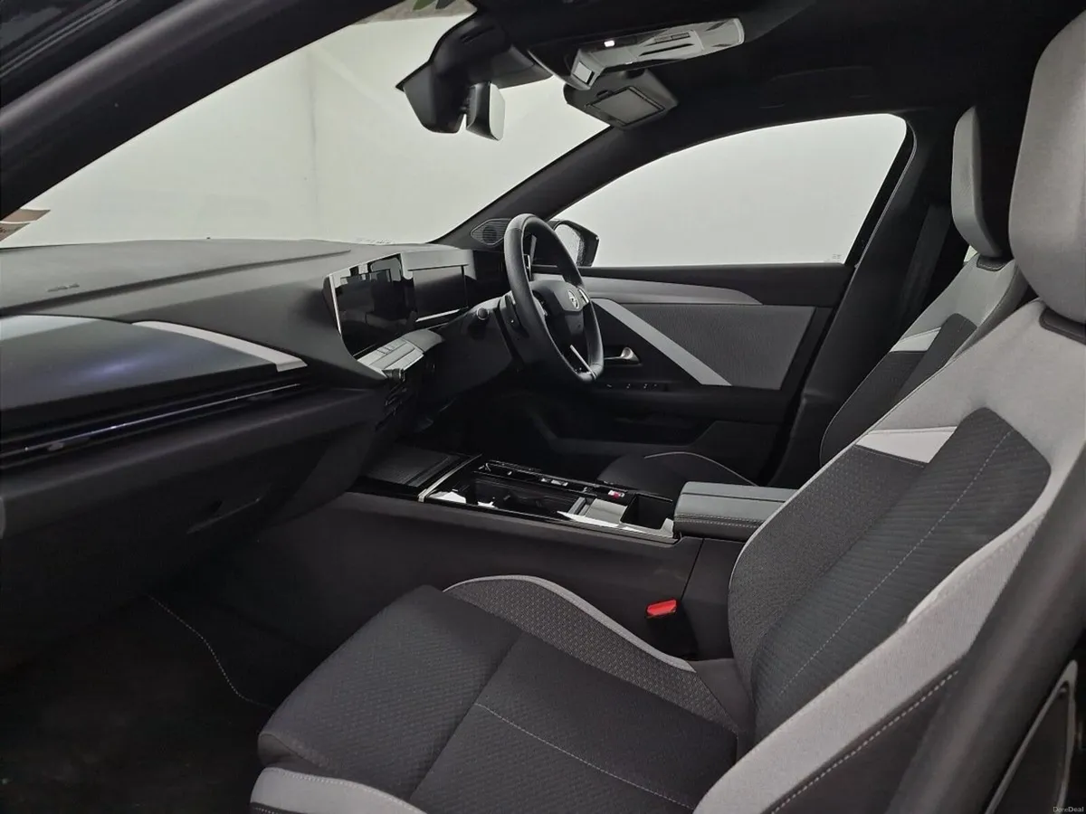 Opel Astra Hybrid Elegance Auto - Image 4