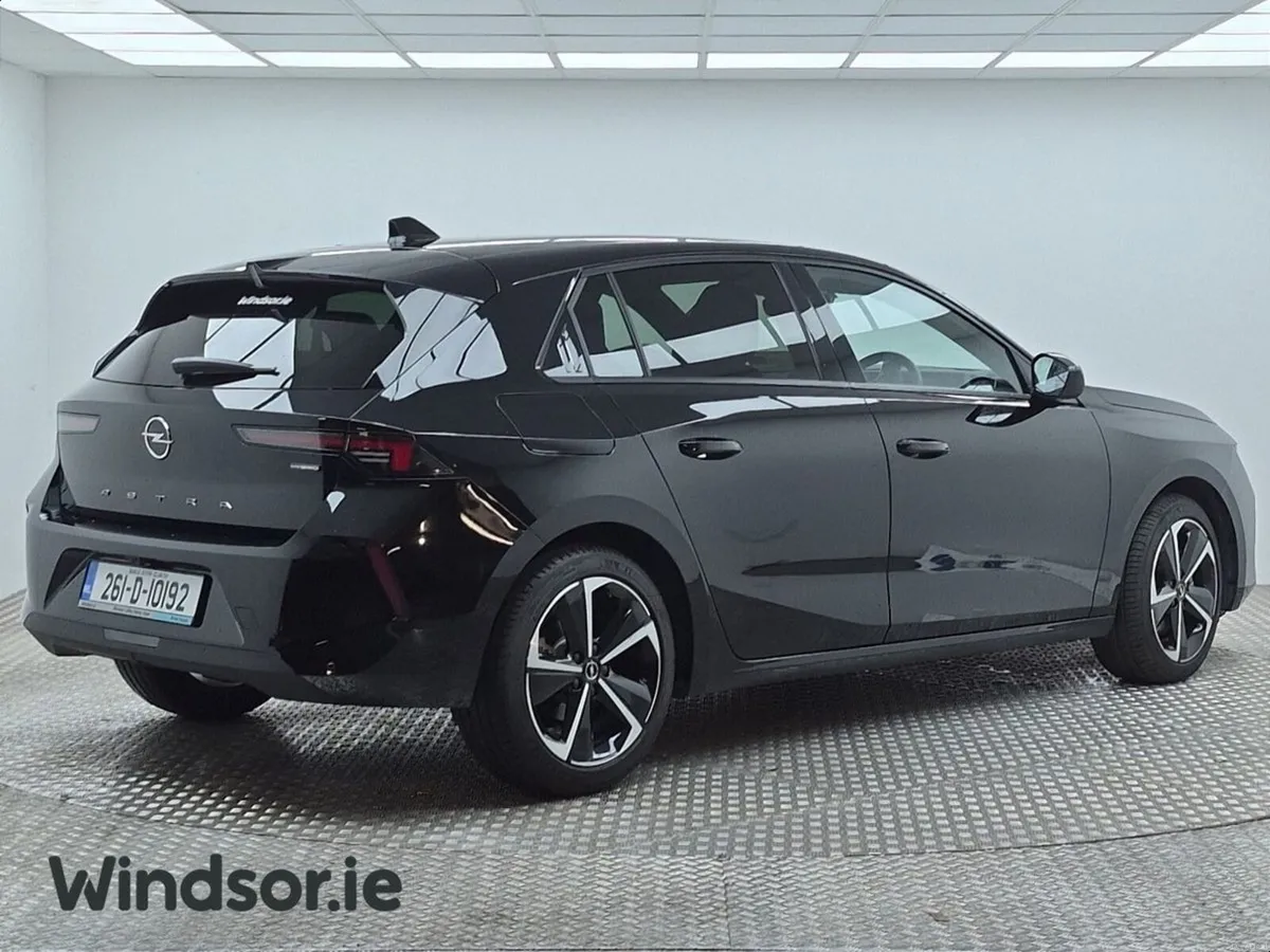 Opel Astra Hybrid Elegance Auto - Image 2