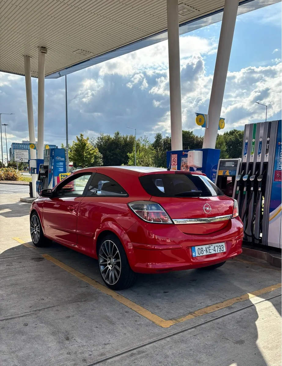 Opel Astra GTC SXI Coupe 1.4 - Image 2