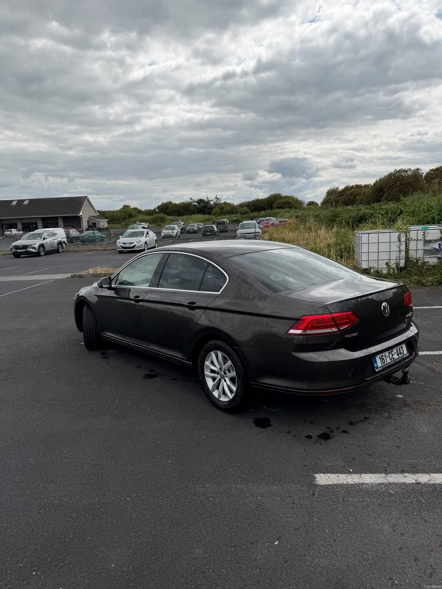 Volkswagen Passat - Image 4