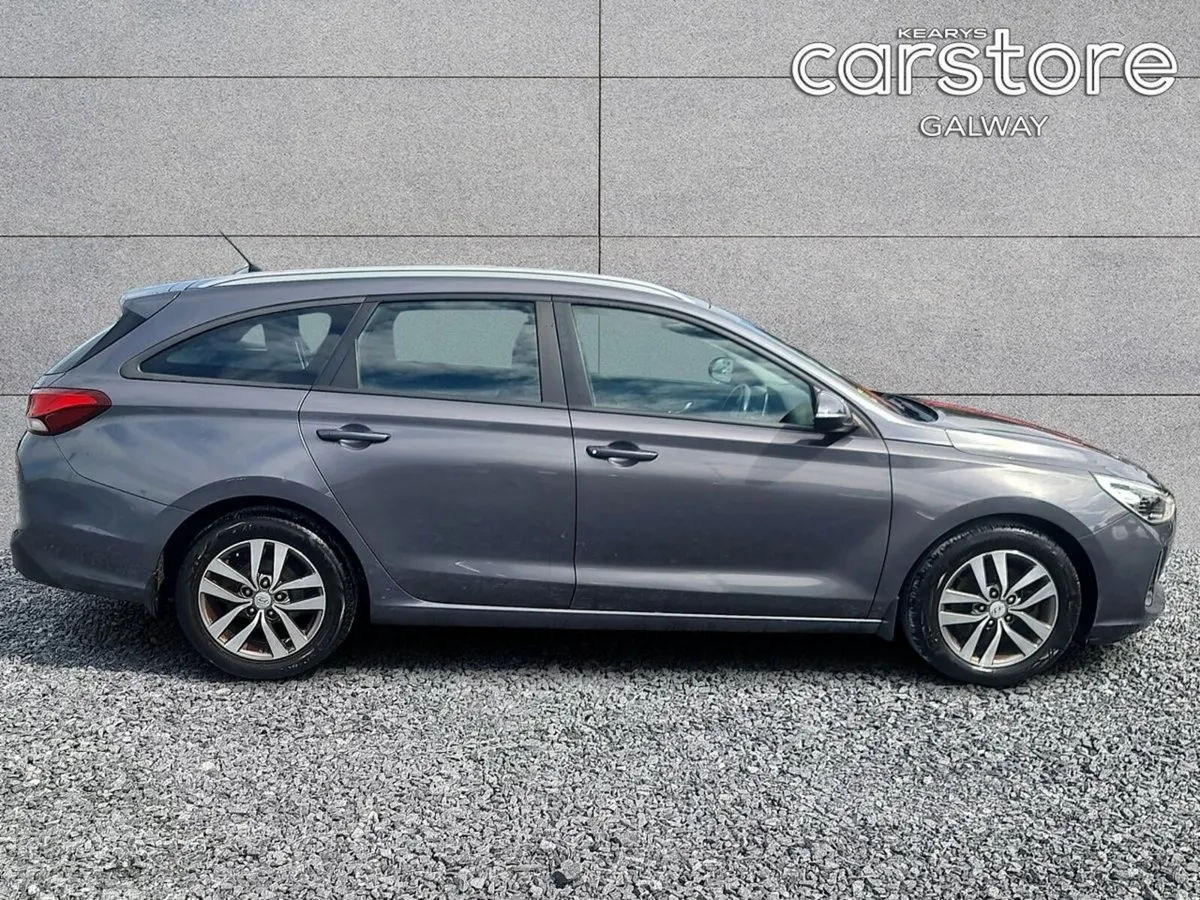 Hyundai i30 1.6 Diesel Deluxe - Image 2