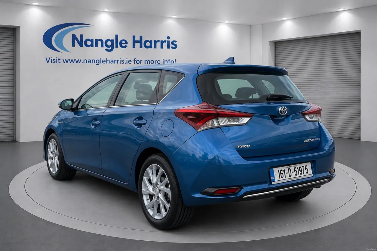 Toyota Auris  Sol hybrid - Image 3
