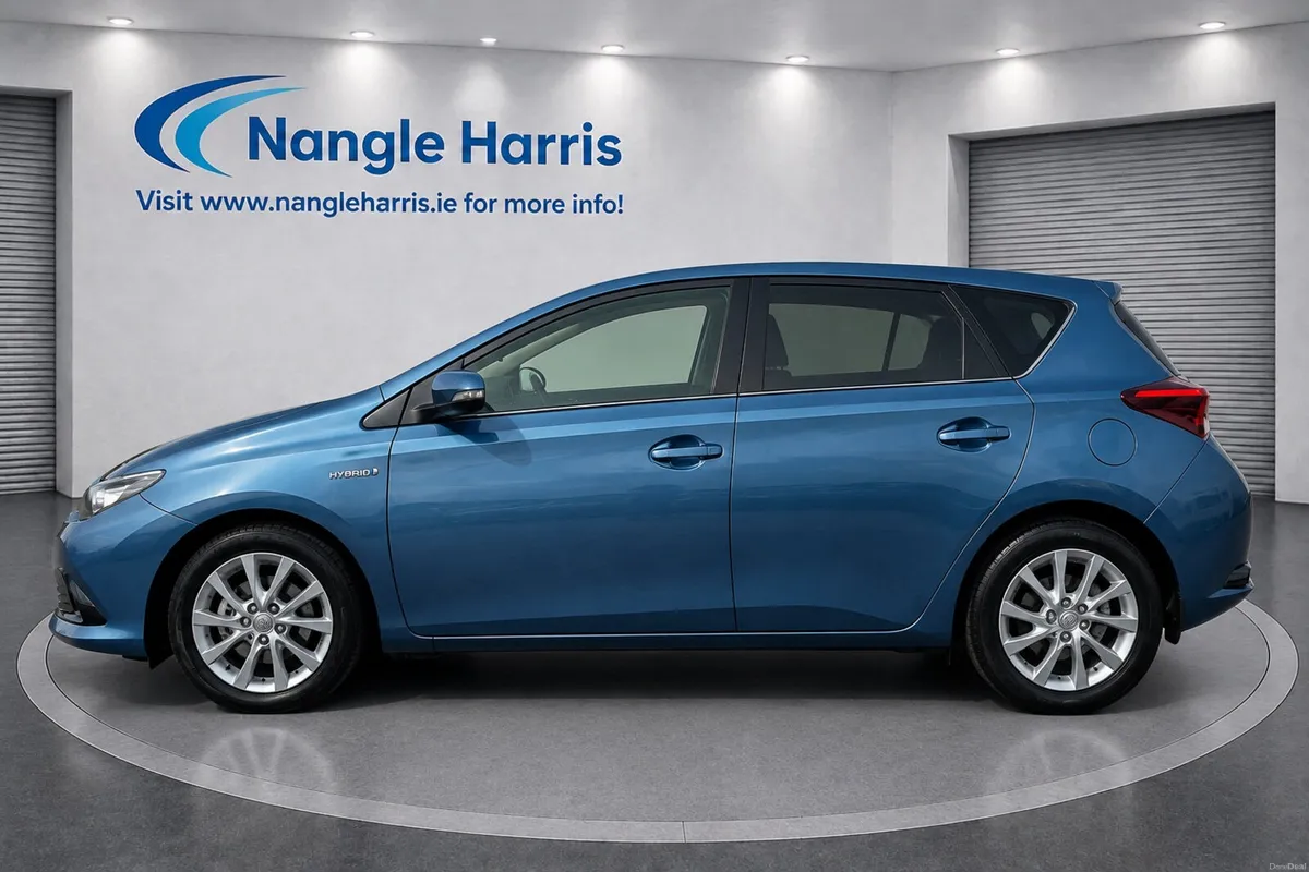 Toyota Auris  Sol hybrid - Image 2