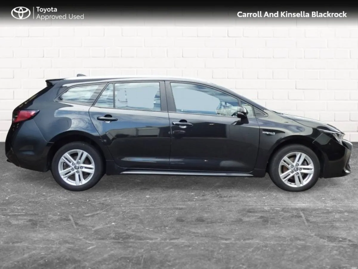 Toyota Corolla Hybrid Luna Touring Sport - Image 3