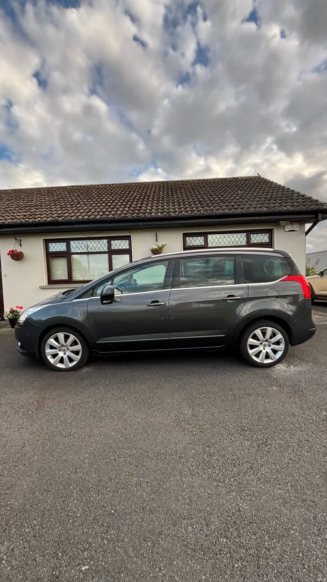 Peugeot 5008 2013 - Image 4