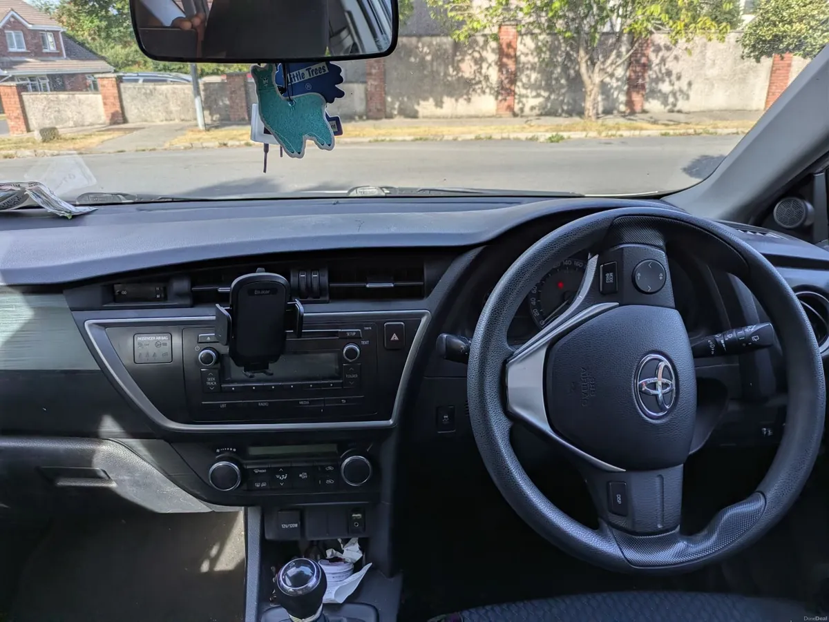 Toyota Auris 2015 - Image 4