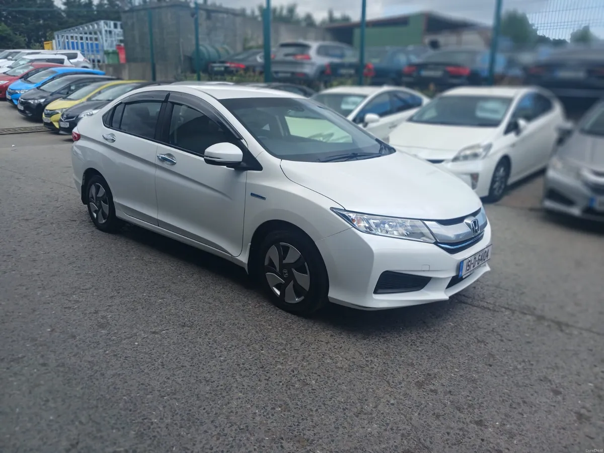 2015 Honda Grace Hybrid Automatic/Car Play - Image 3
