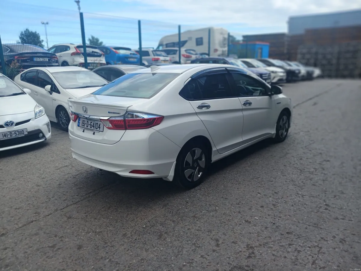 2015 Honda Grace Hybrid Automatic/Car Play - Image 6