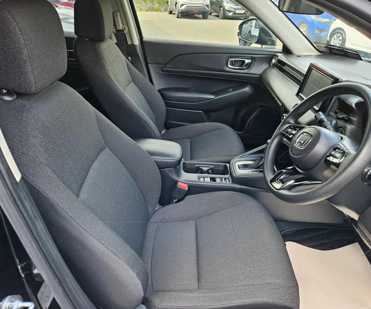 Honda Vezel 2023 1.5 Petrol Hybrid 23kmiles only - Image 5