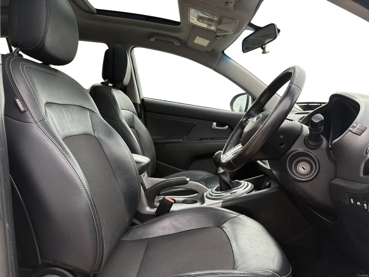 2015 SPORTAGE LX PAN ROOF 1.7CRDI 116BHP - Image 3