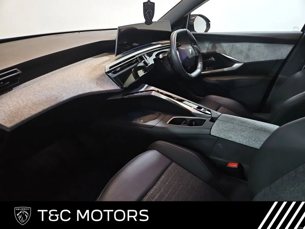 Peugeot 3008 Hybrid Allure Model - 360 View Camera - Image 4
