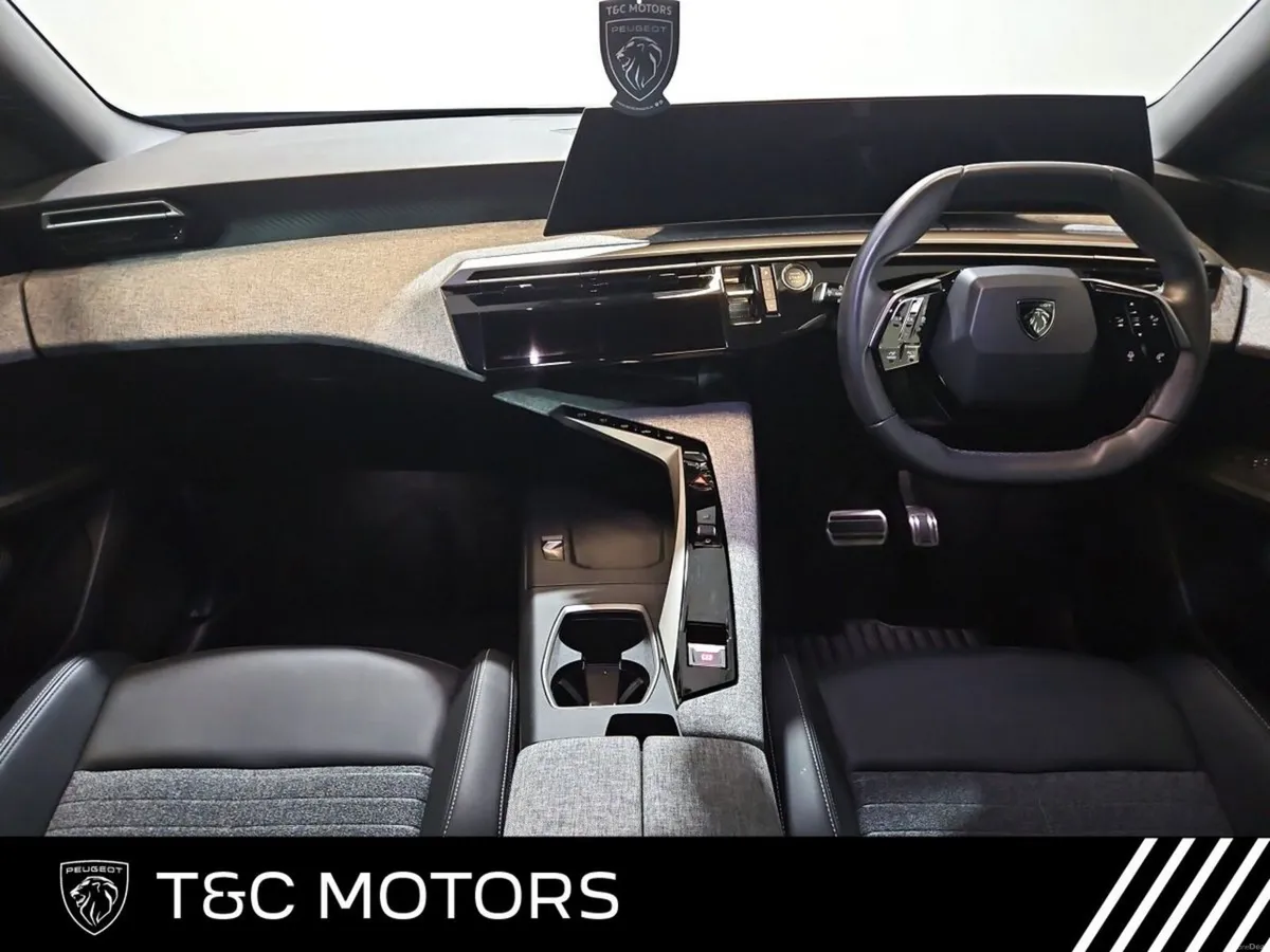 Peugeot 3008 Hybrid Allure Model - 360 View Camera - Image 2