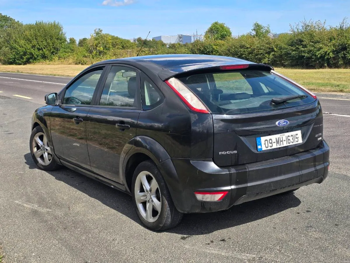 2009 Ford Focus - Image 2