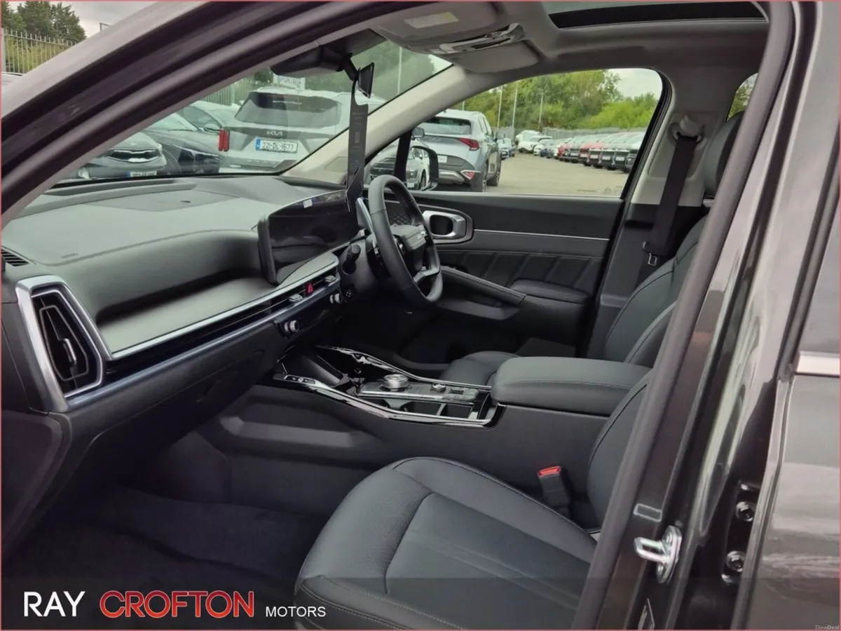 Kia Sorento 1.6 PHEV *3.9% APR* - Image 6