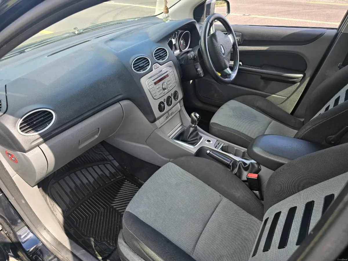 2009 Ford Focus - Image 5