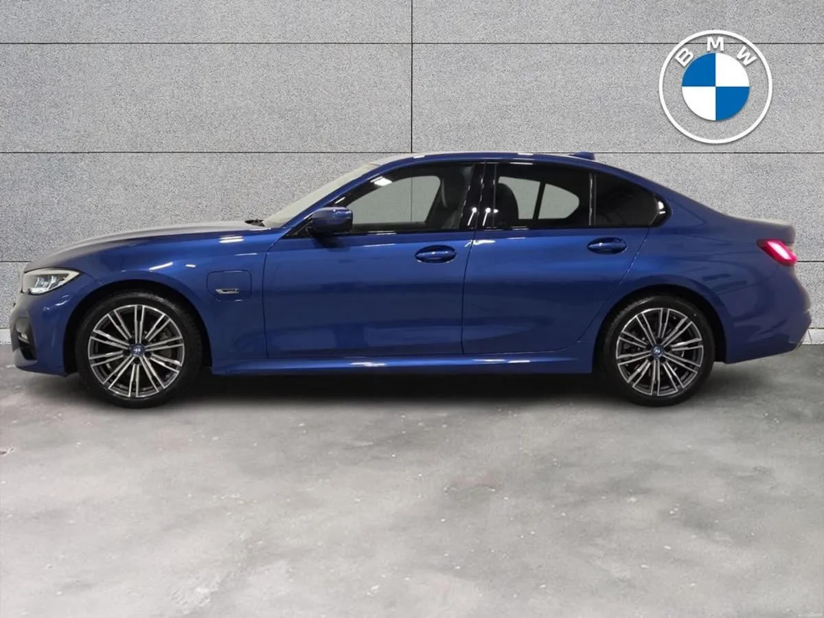 BMW 3-Series 330e M Sport Saloon - Image 3