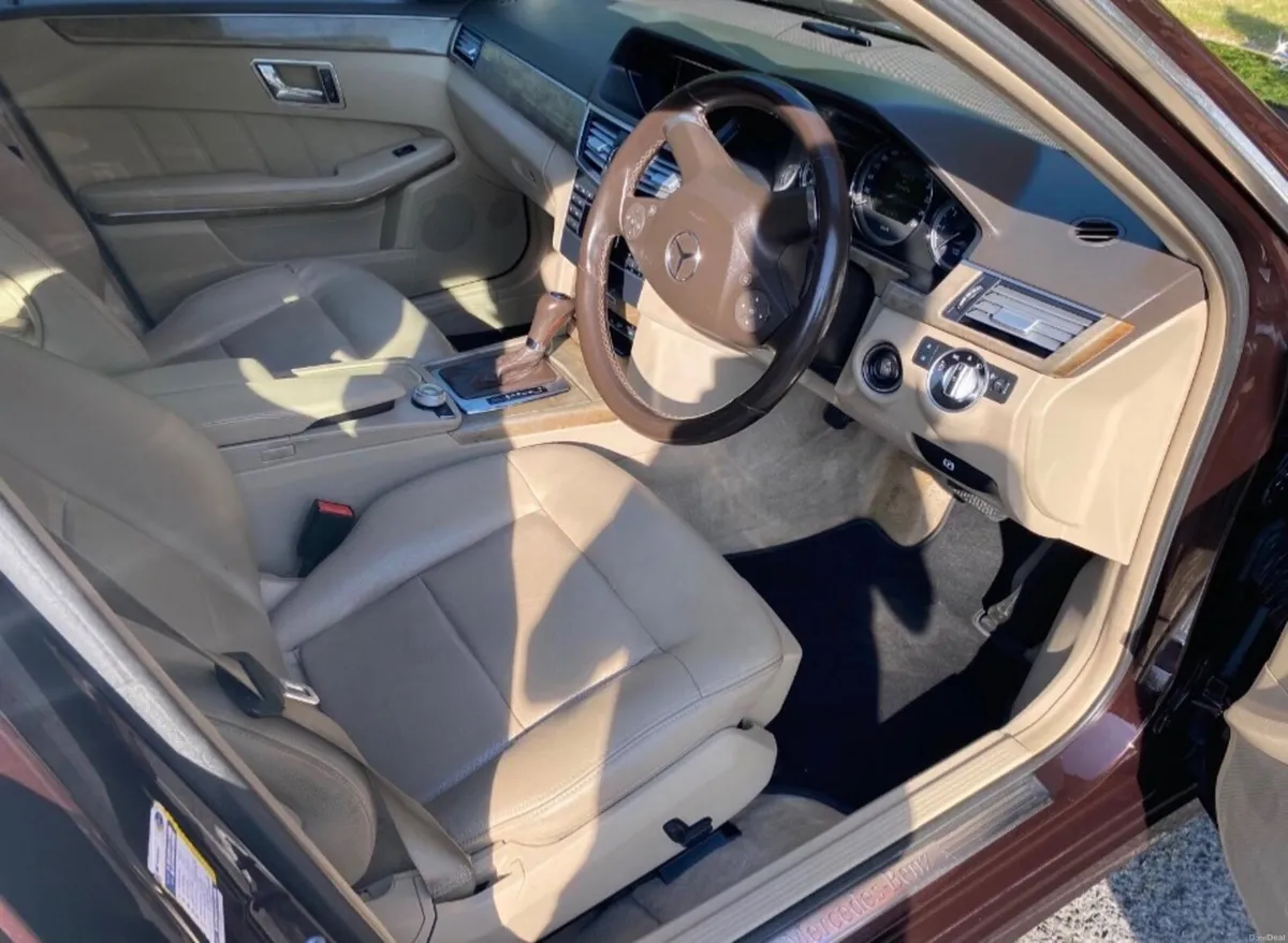 Mercedes-Benz E-Class 2011 - Image 4