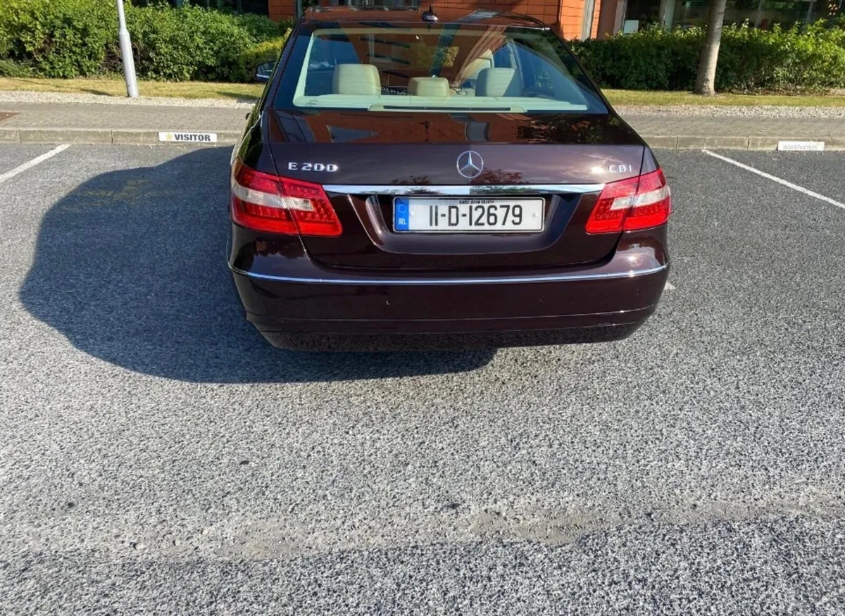 Mercedes-Benz E-Class 2011 - Image 5
