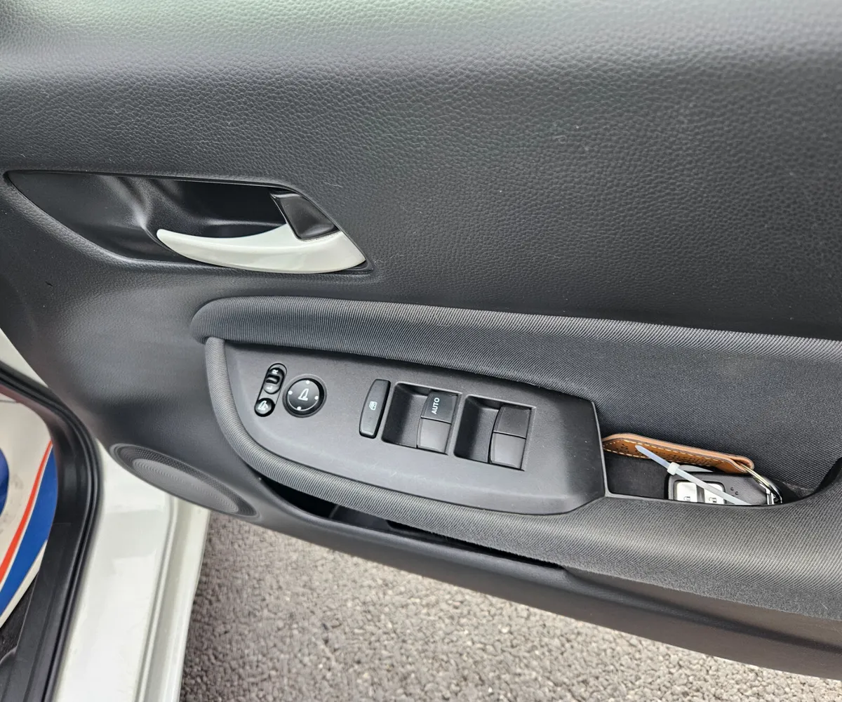 2021 Honda Fit 1.5 Hybrid Automatic 24K miles only - Image 6