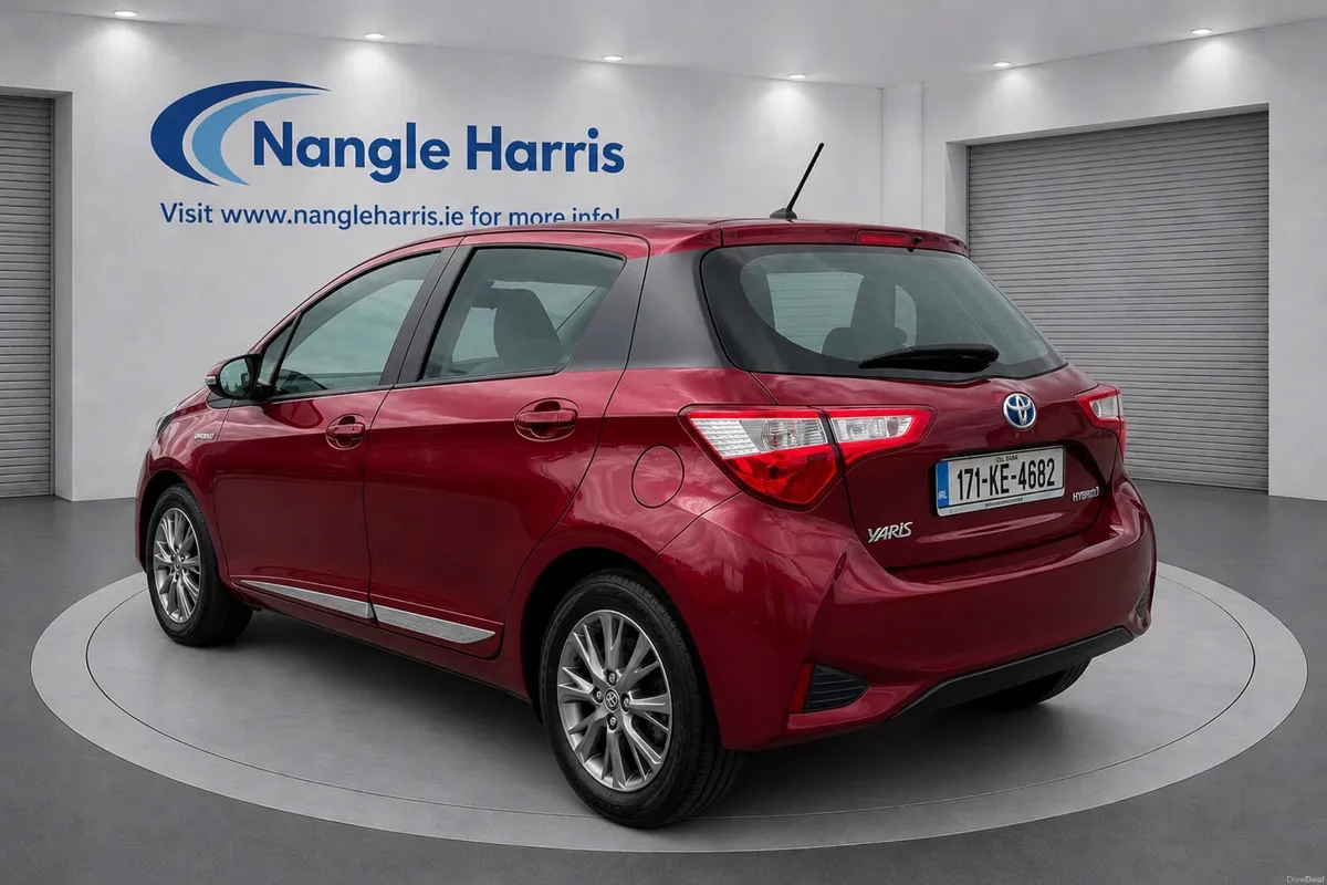 Toyota Yaris SOL HYBRID - Image 3