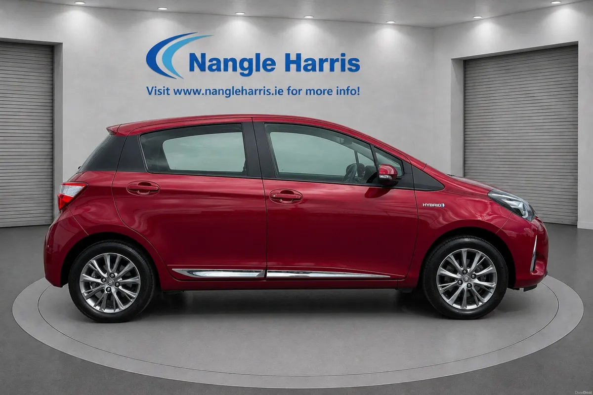 Toyota Yaris SOL HYBRID - Image 6