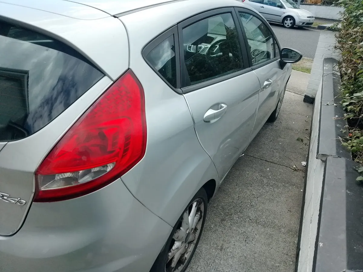 Ford fiesta - Image 5