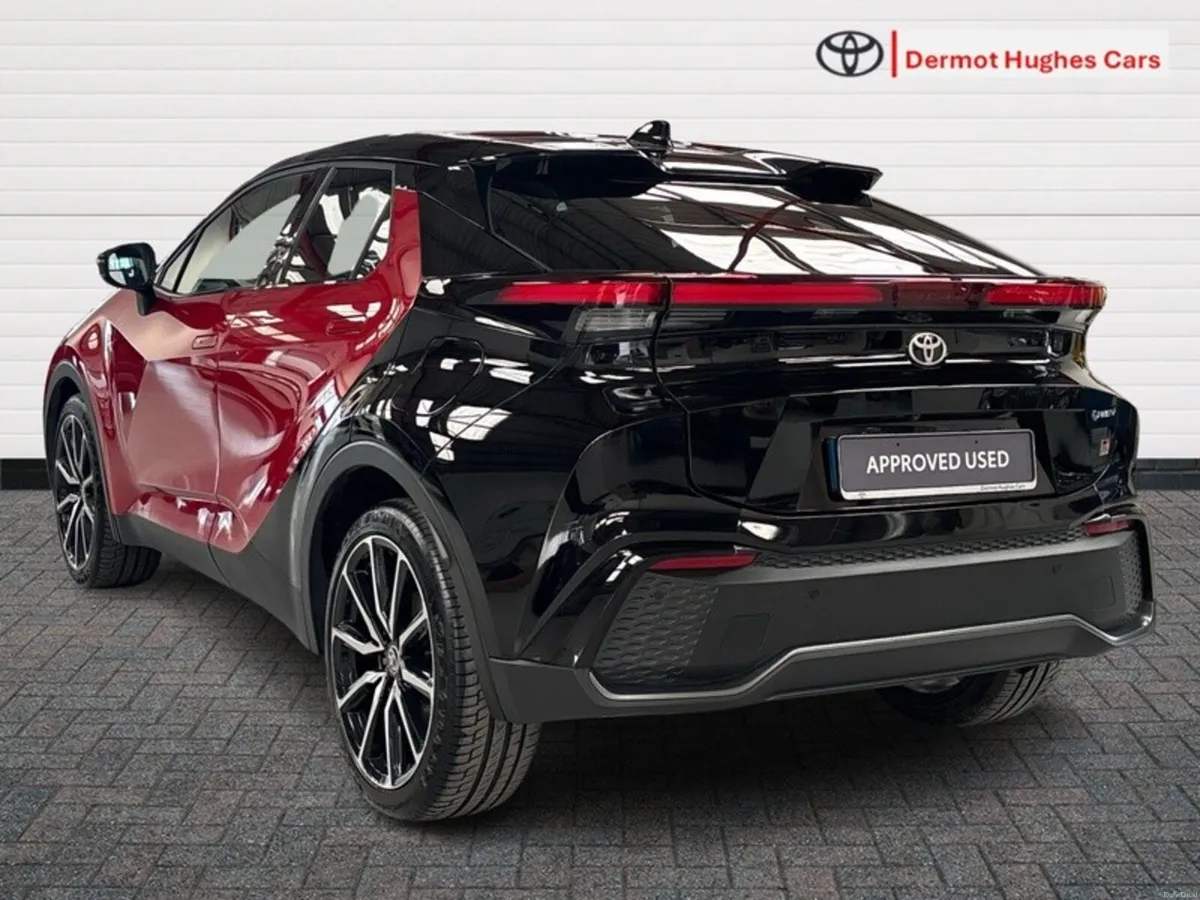 Toyota C-HR PHEV GRS PREMIERE - Image 2