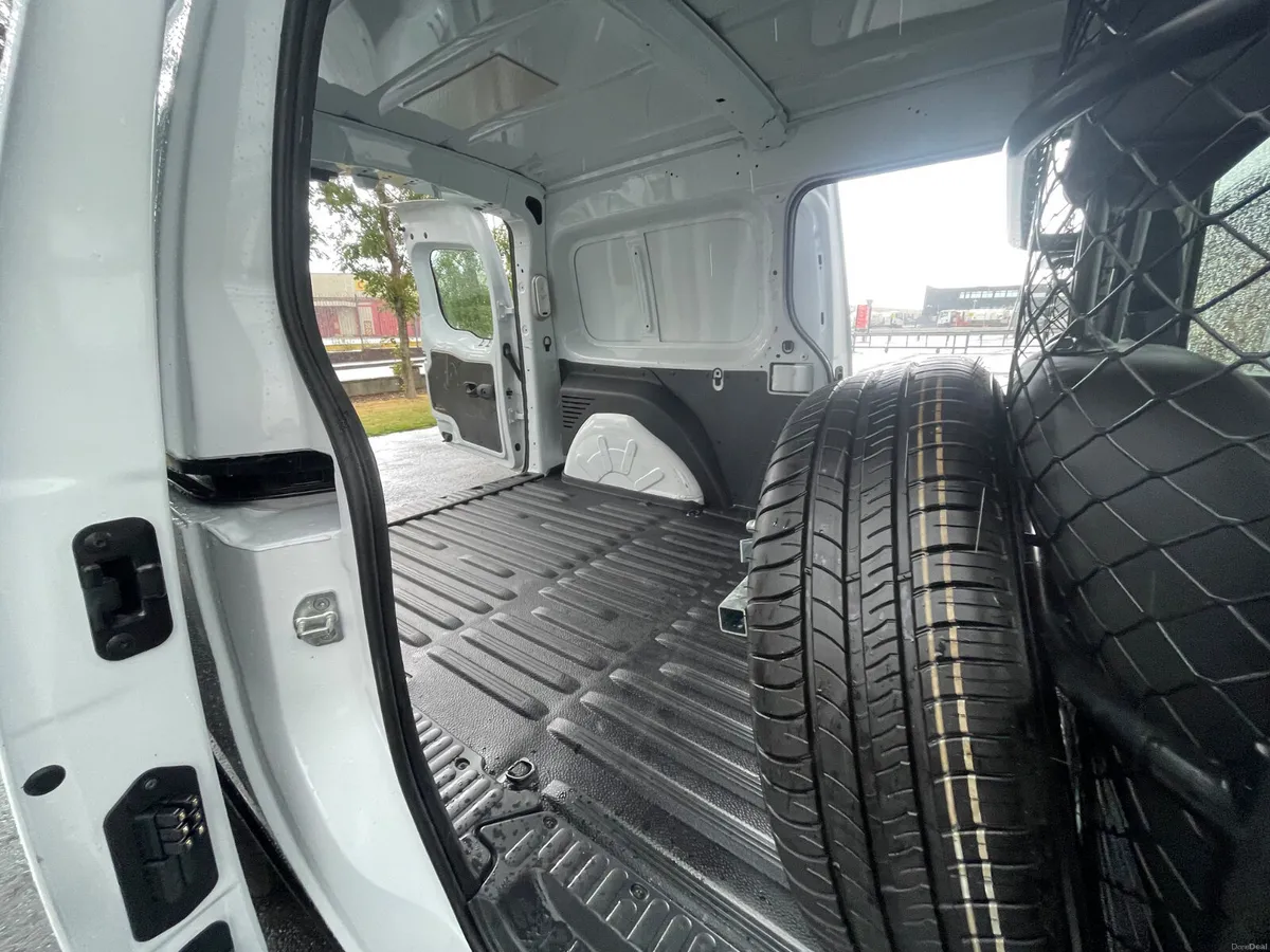 33KWH - PRICE EX VAT - REVERSE SENSORS - - Image 6