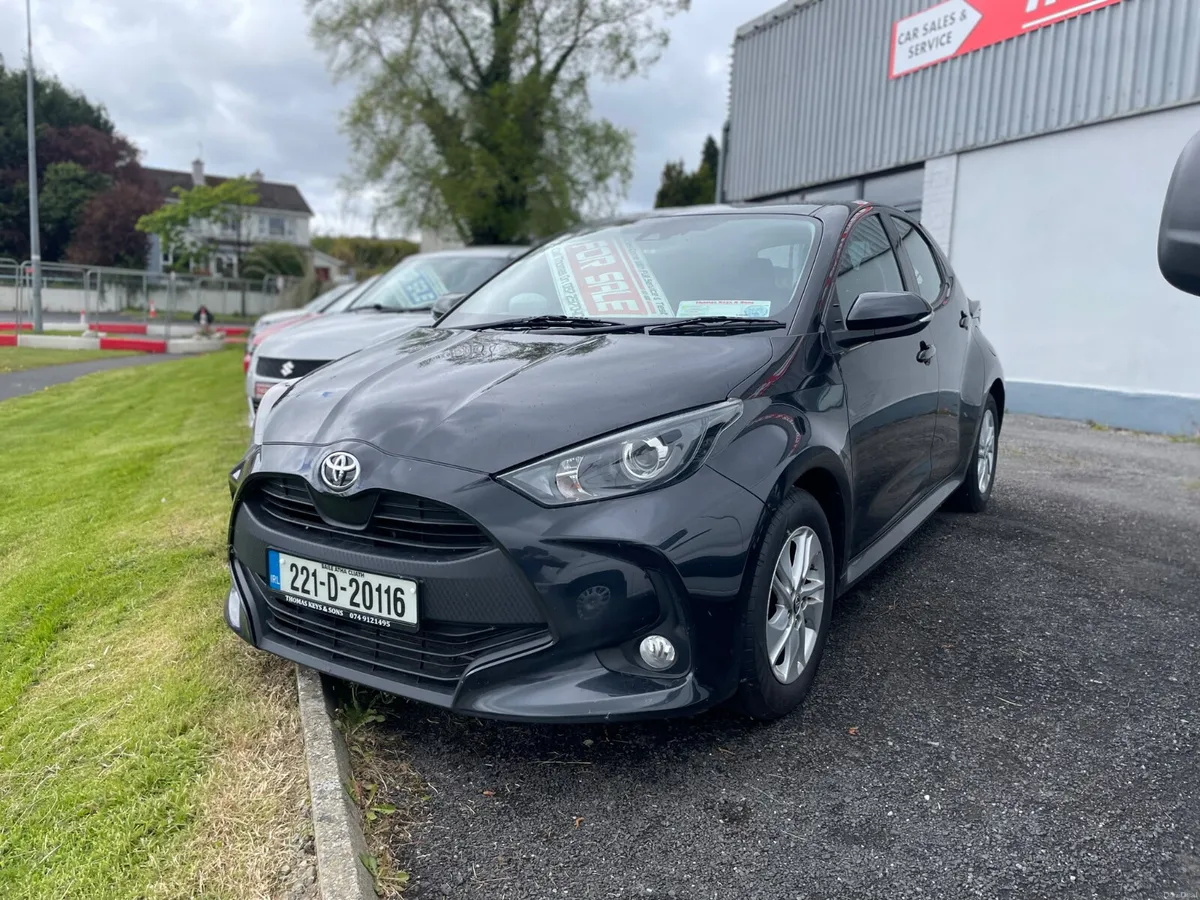 2022 Toyota Yaris Luna edition - Image 2