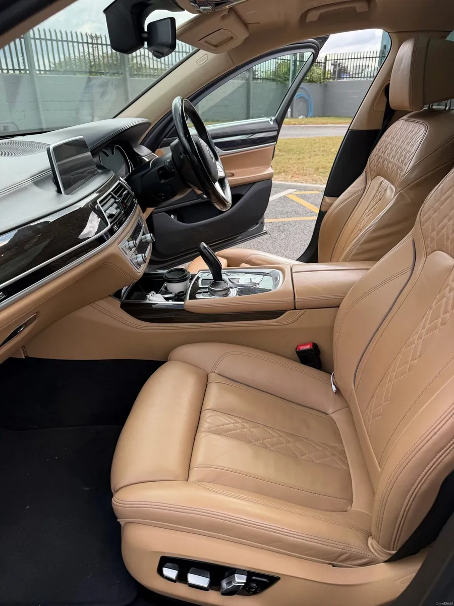 BMW 730d with Sunroof - Excellent condition - Image 5