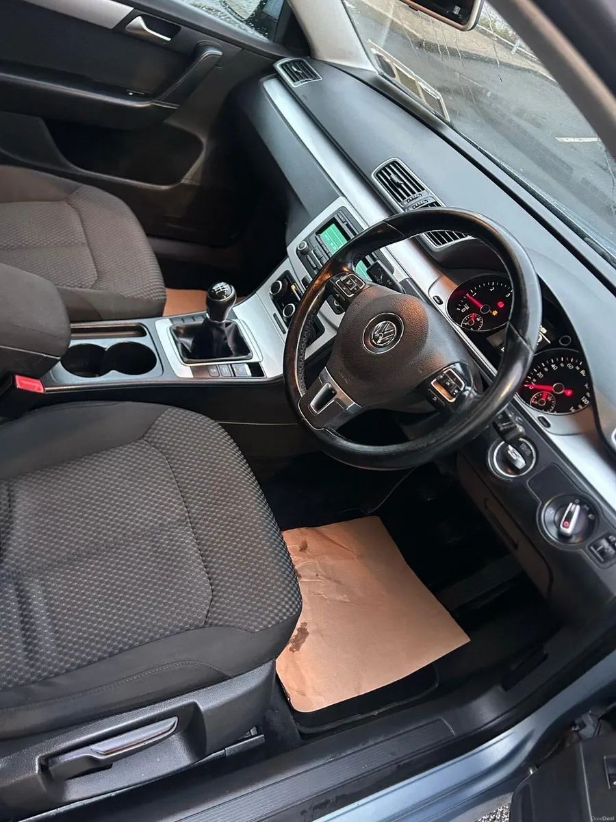 2012 Volkswagen Passat - Image 4