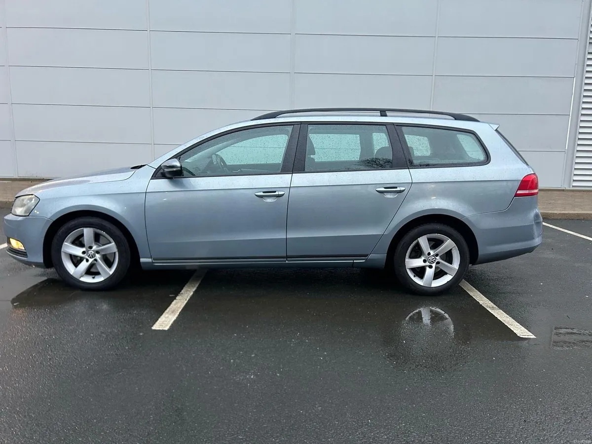 2012 Volkswagen Passat - Image 2