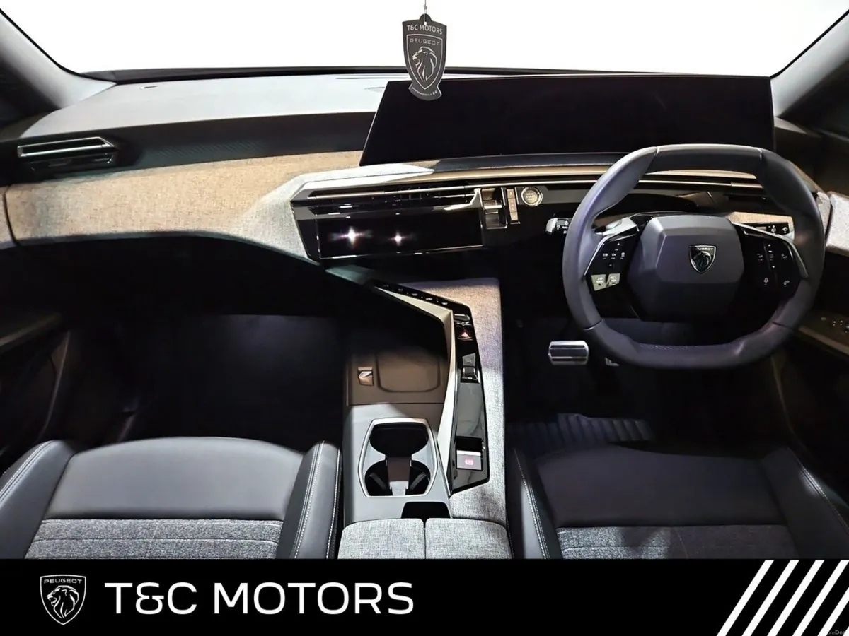 Peugeot 5008 *Low Mileage Hybrid* Allure Model - 3 - Image 2