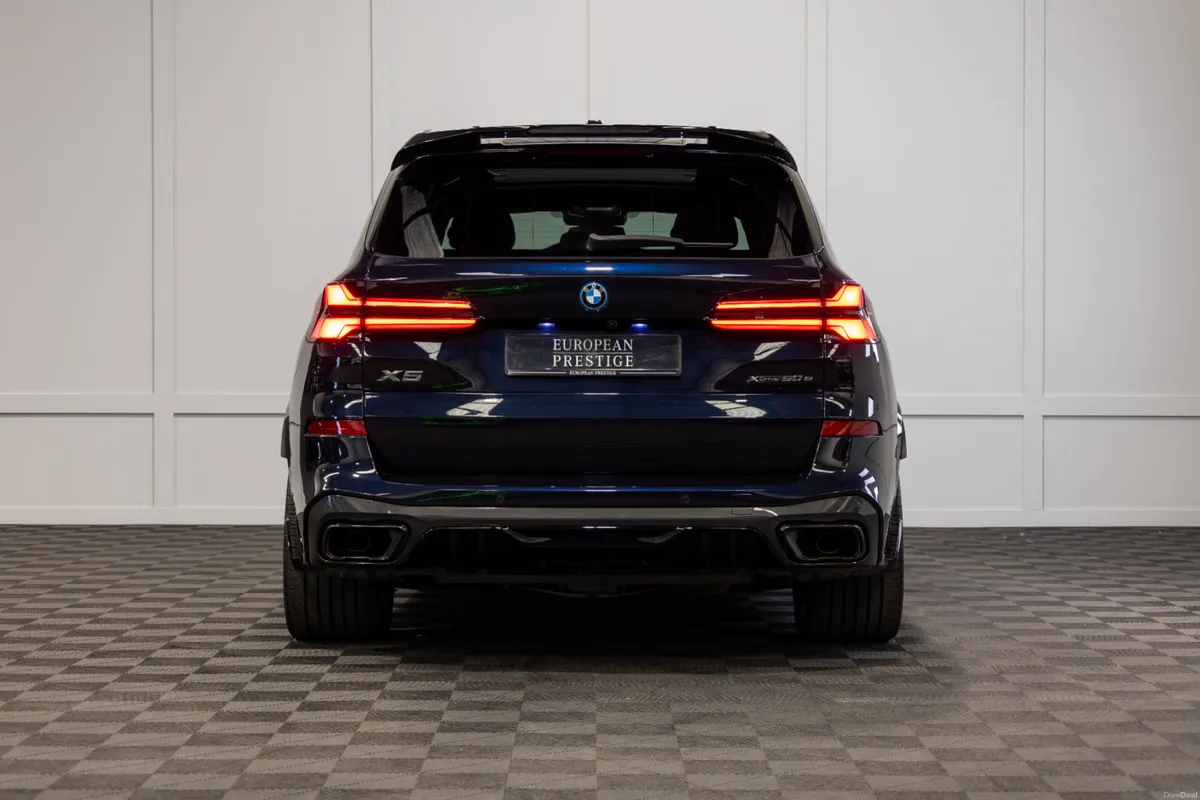 2025 BMW X5 X-Drive 50e M-Sport - Image 5