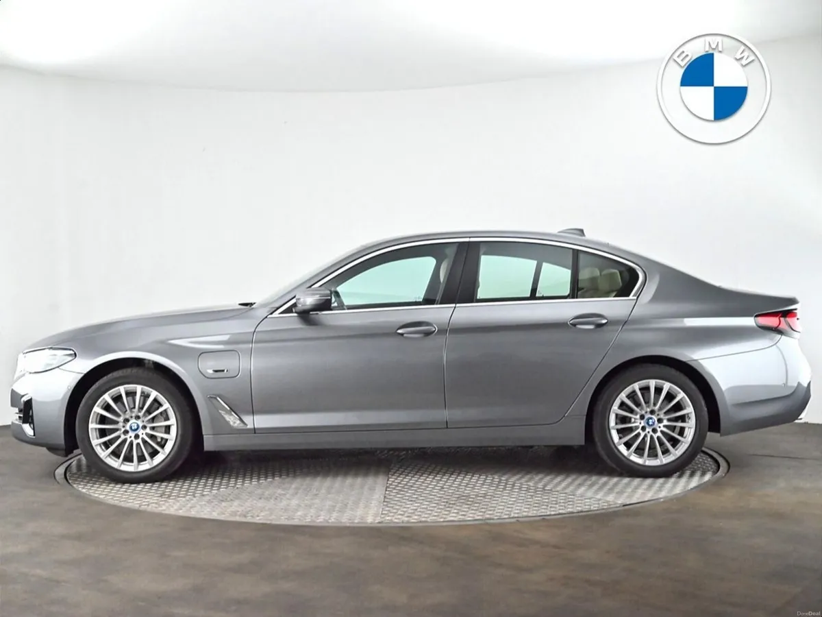 BMW 5-Series 530e SE Saloon - Image 3