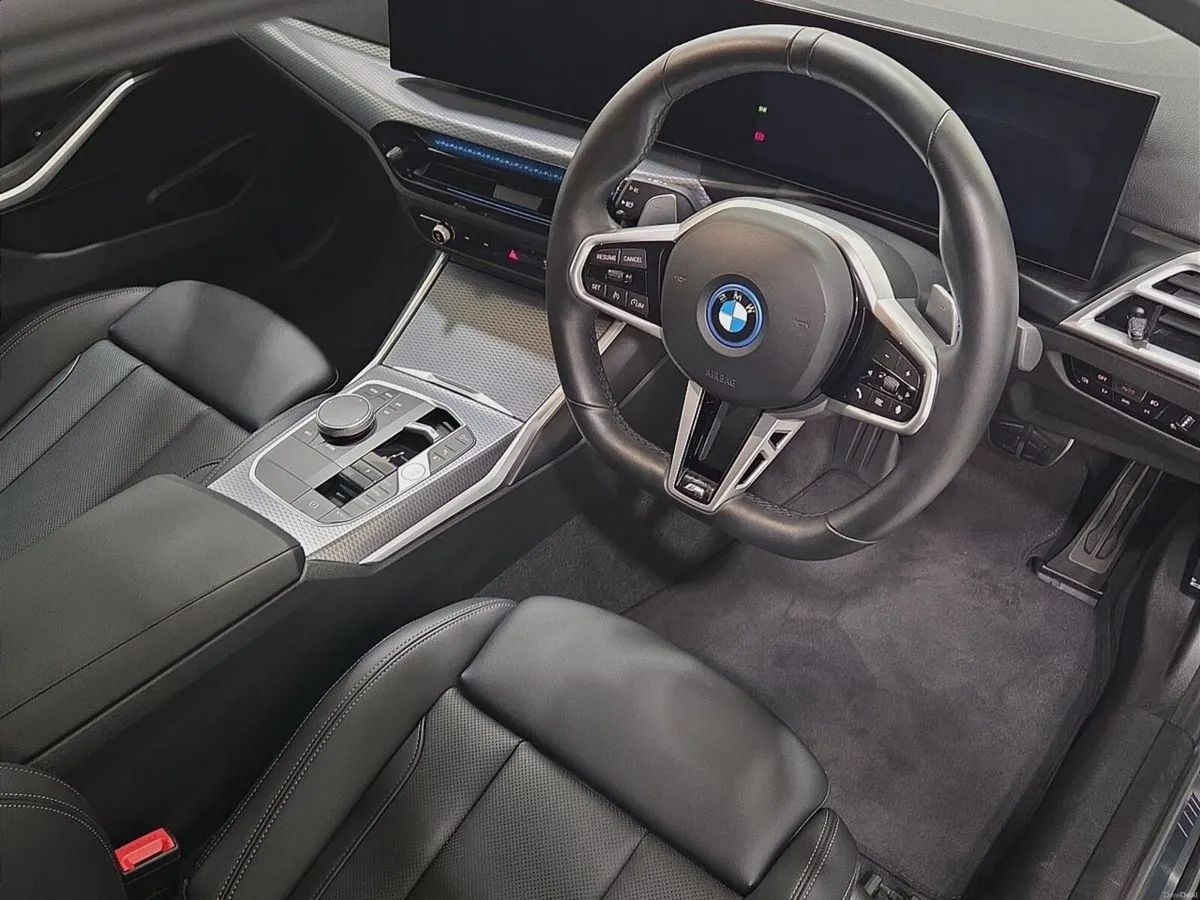 BMW 3-Series 330e M Sport Saloon - Image 6