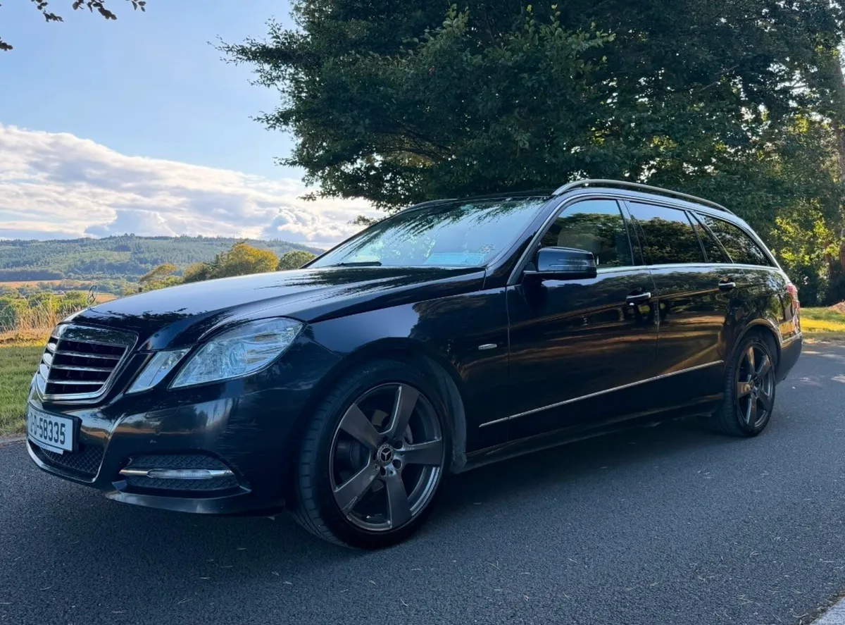 MERCEDES BENZ E220 CDI - Image 2