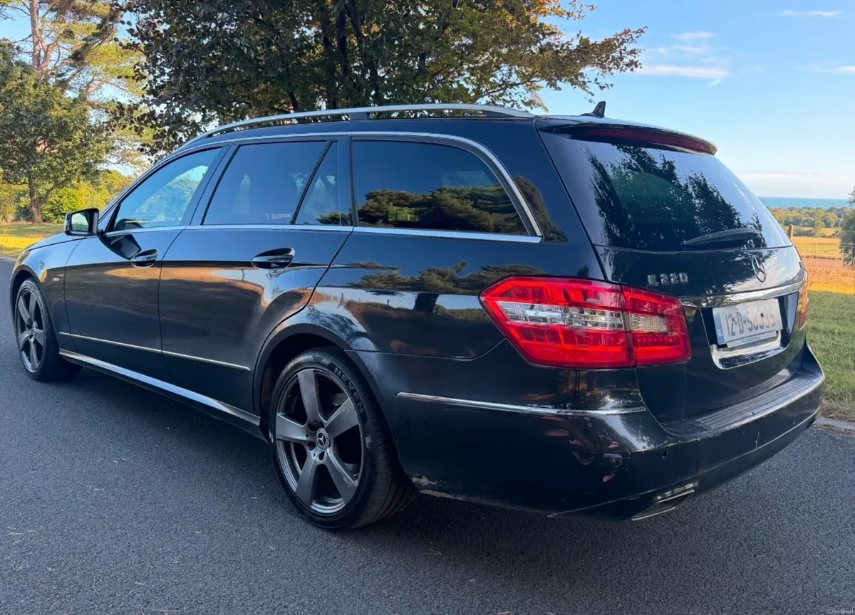 MERCEDES BENZ E220 CDI - Image 4