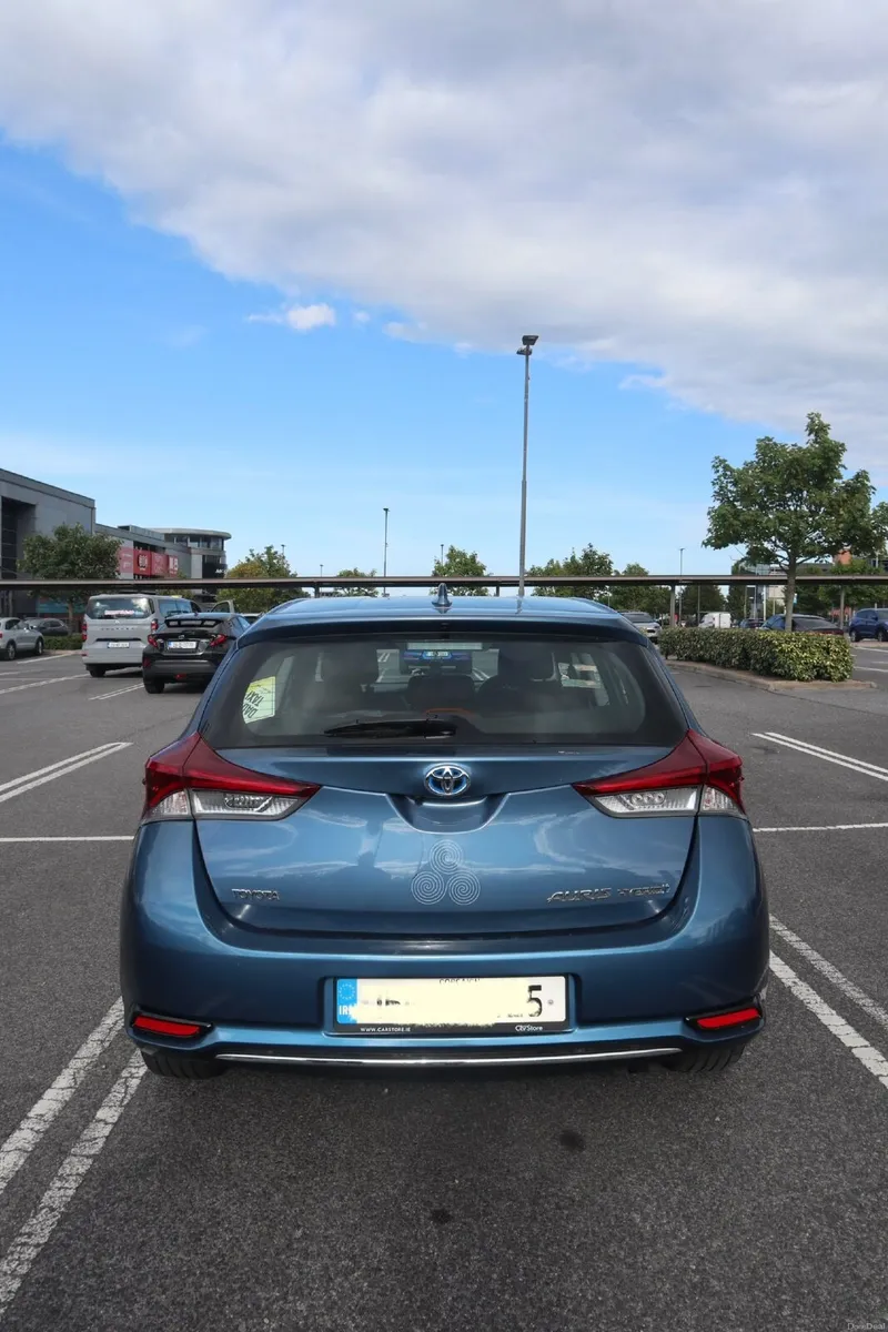 Toyota Auris 2016 - Image 2