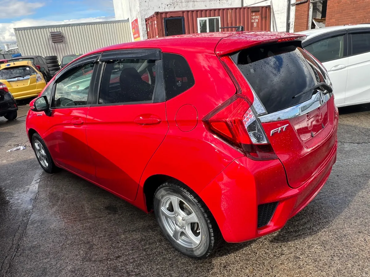 Honda Fit 2015 1.5 Hybrid Auto/ New Nct / warranty - Image 5