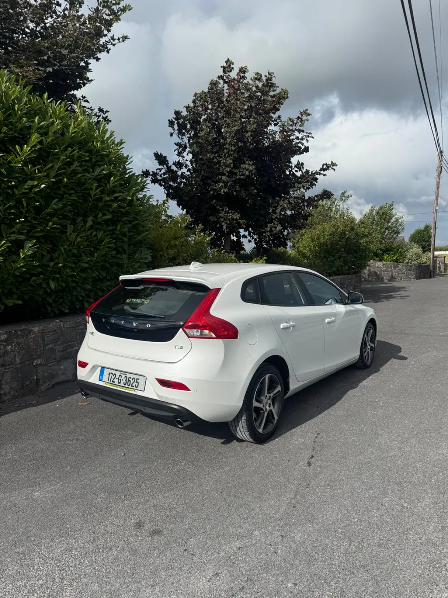 Volvo V40 2017 . Automatic petrol - Image 3