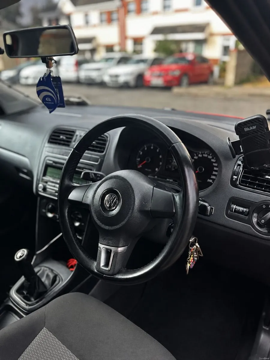 Volkswagen Polo 2012 - Image 2