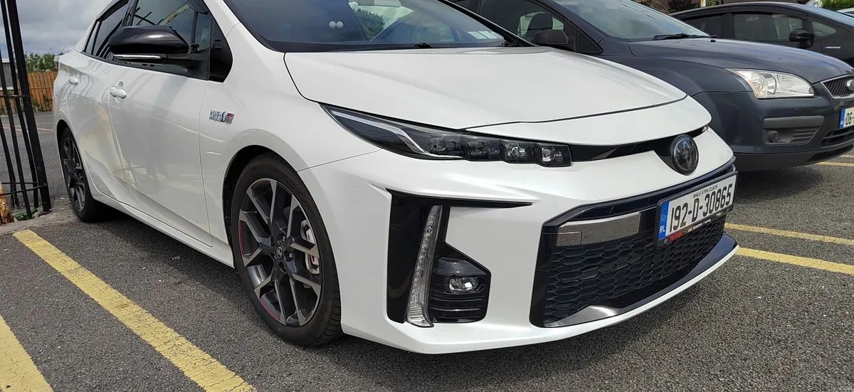Toyota Prius PHV 2019.  Pearl white - Image 1