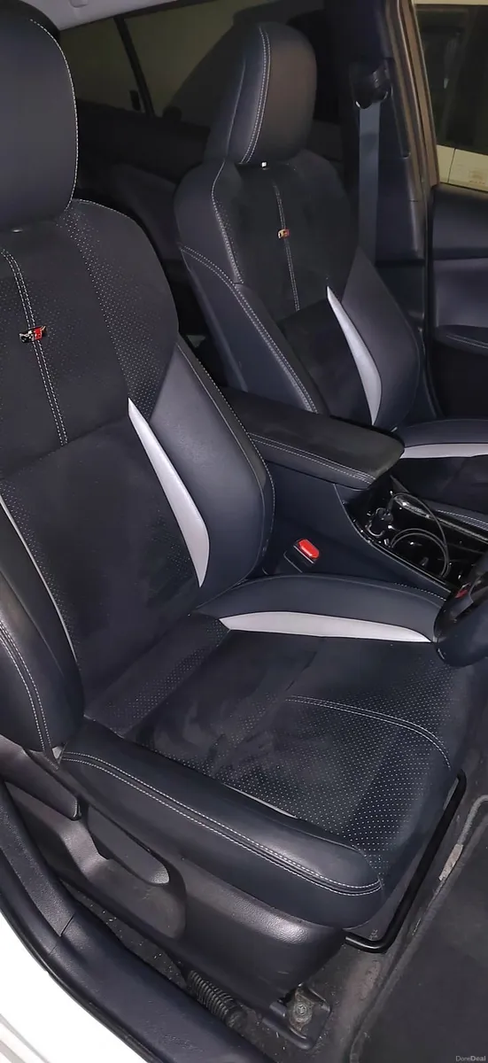 Toyota Prius PHV 2019.  Pearl white - Image 3