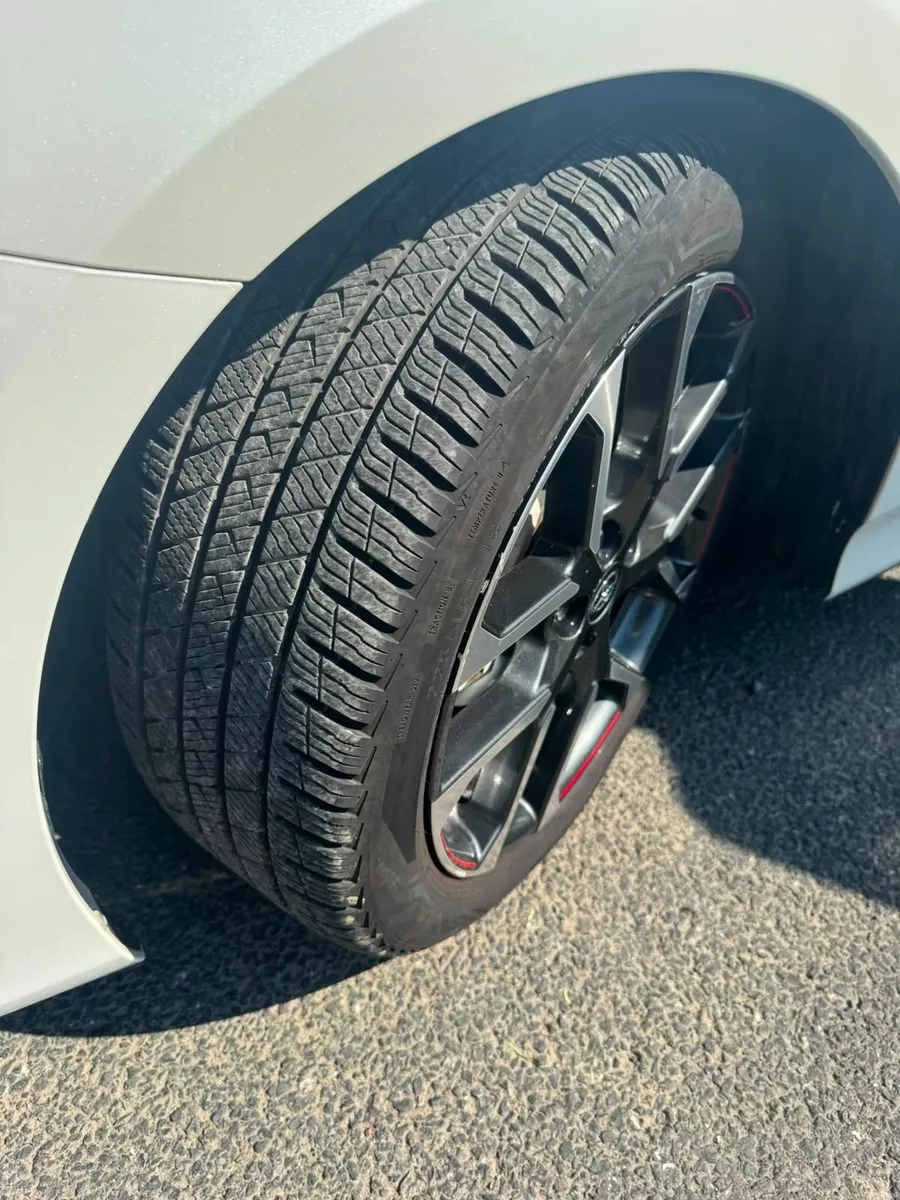 Toyota Prius PHV 2019.  Pearl white - Image 6